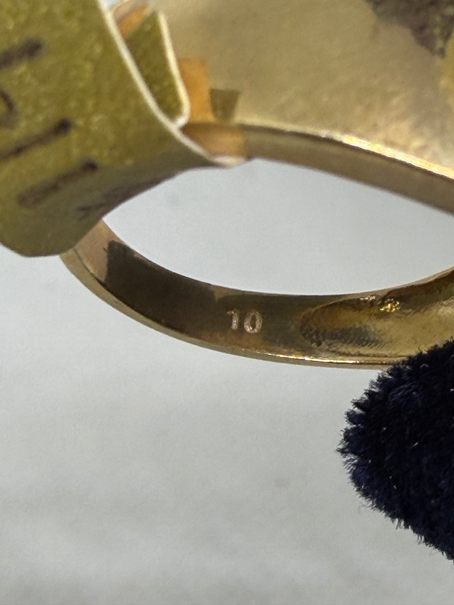 10K Solid Gold Money Bag Ring - Size 10