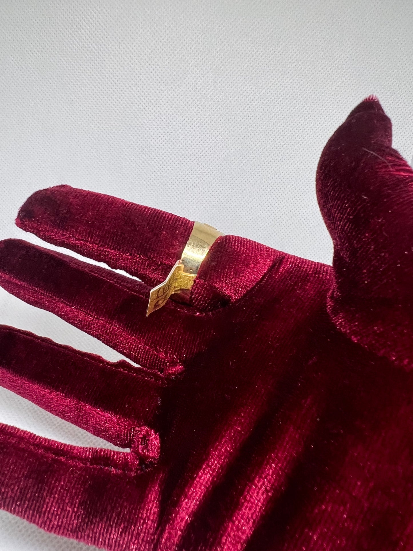 10K Solid Gold Praying Hands Ring - Chain Included