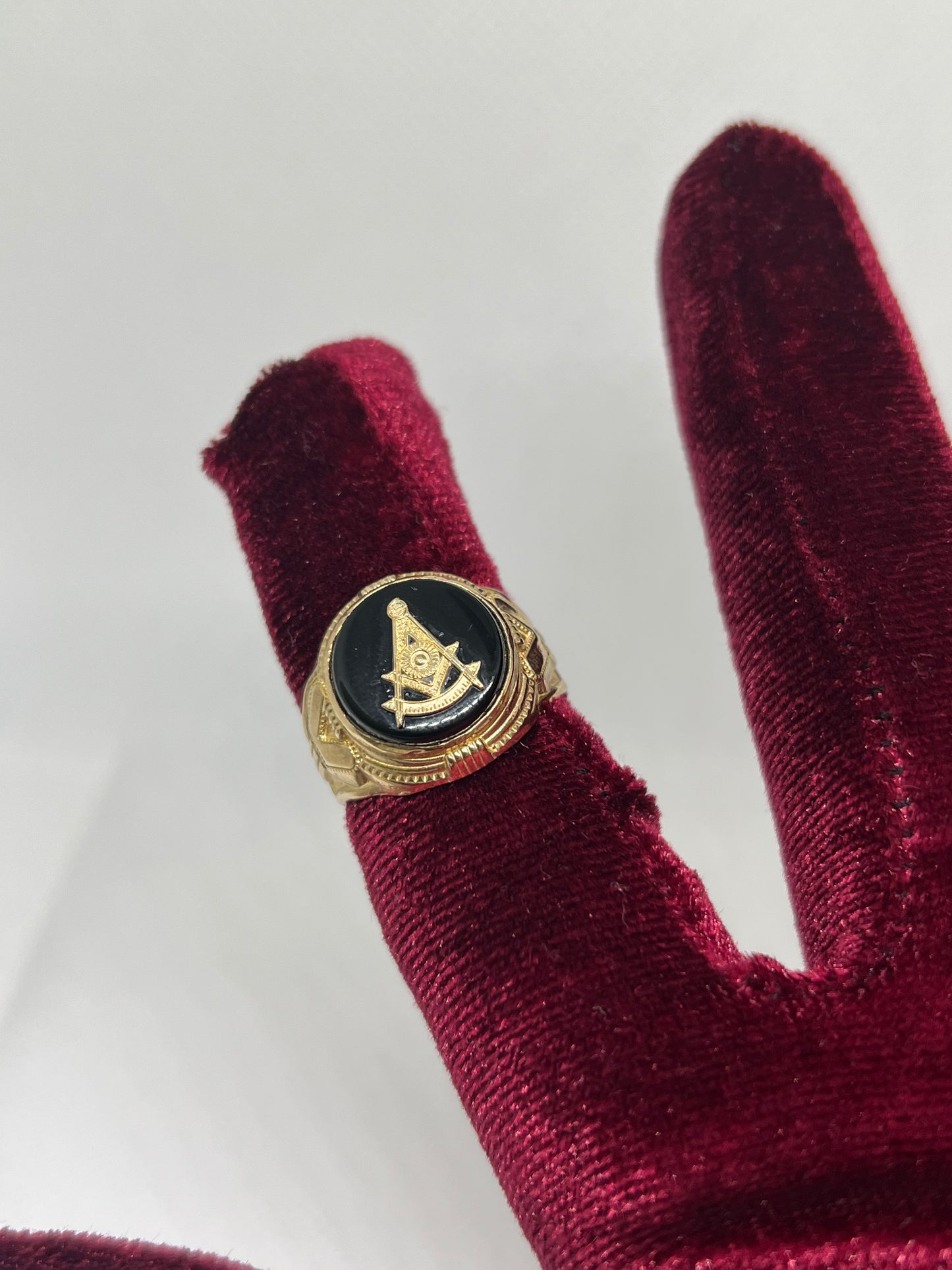 10K Solid Gold Masonic Ring - Chain Included
