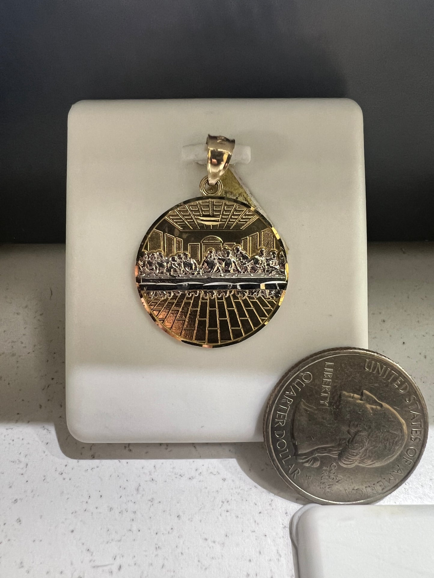 10K Gold Last Supper Circle Pendant (Medium)