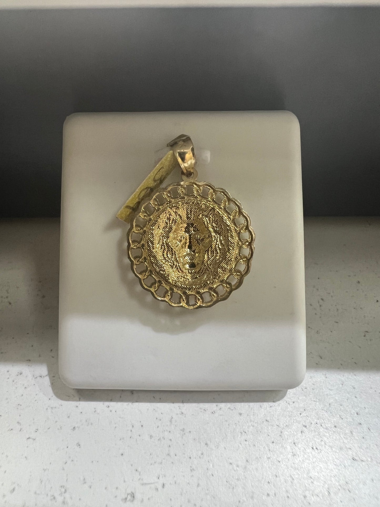10K Gold Lion Circle Pendant