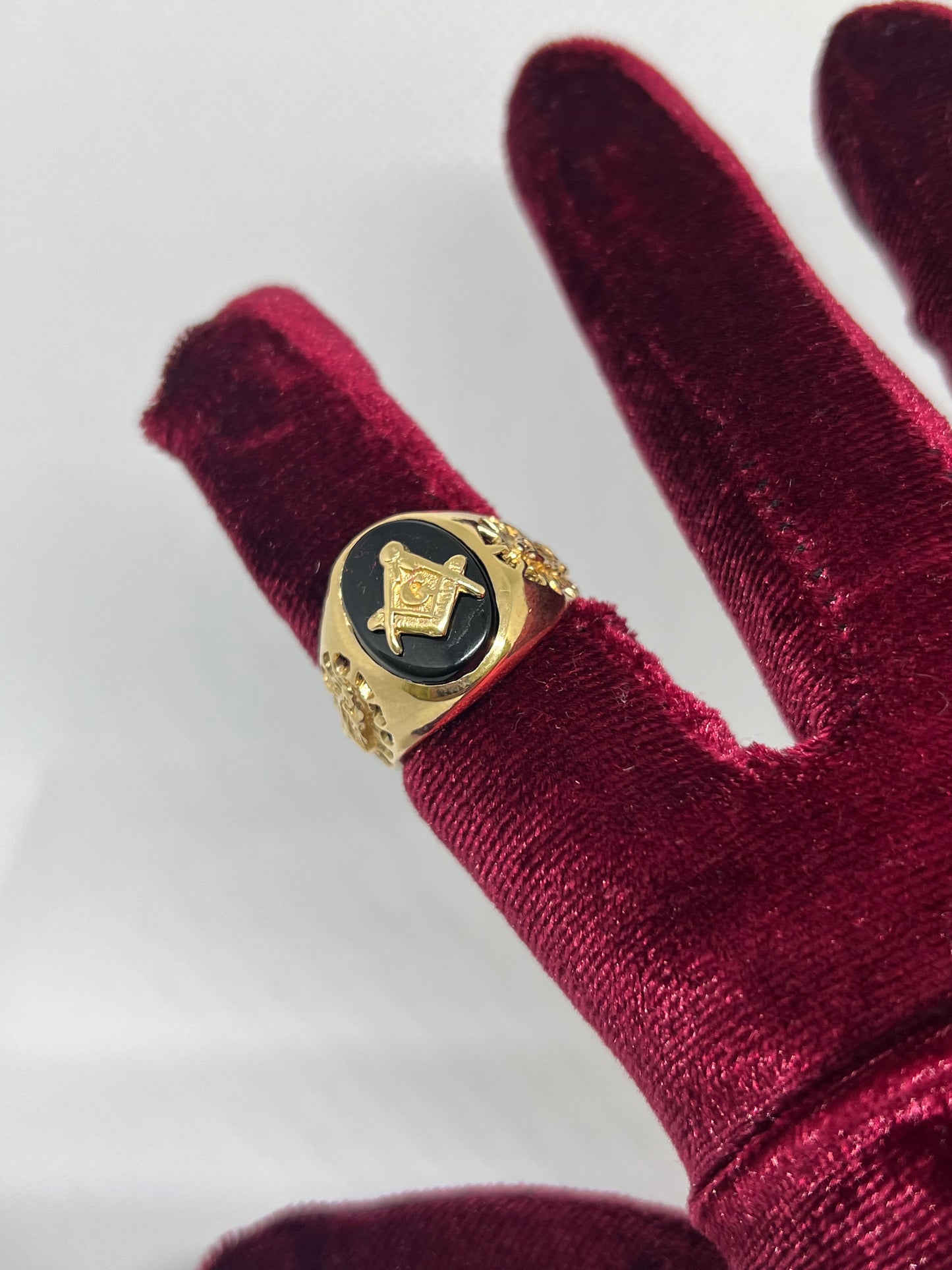 10K Solid Gold Masonic Ring - Chain Included