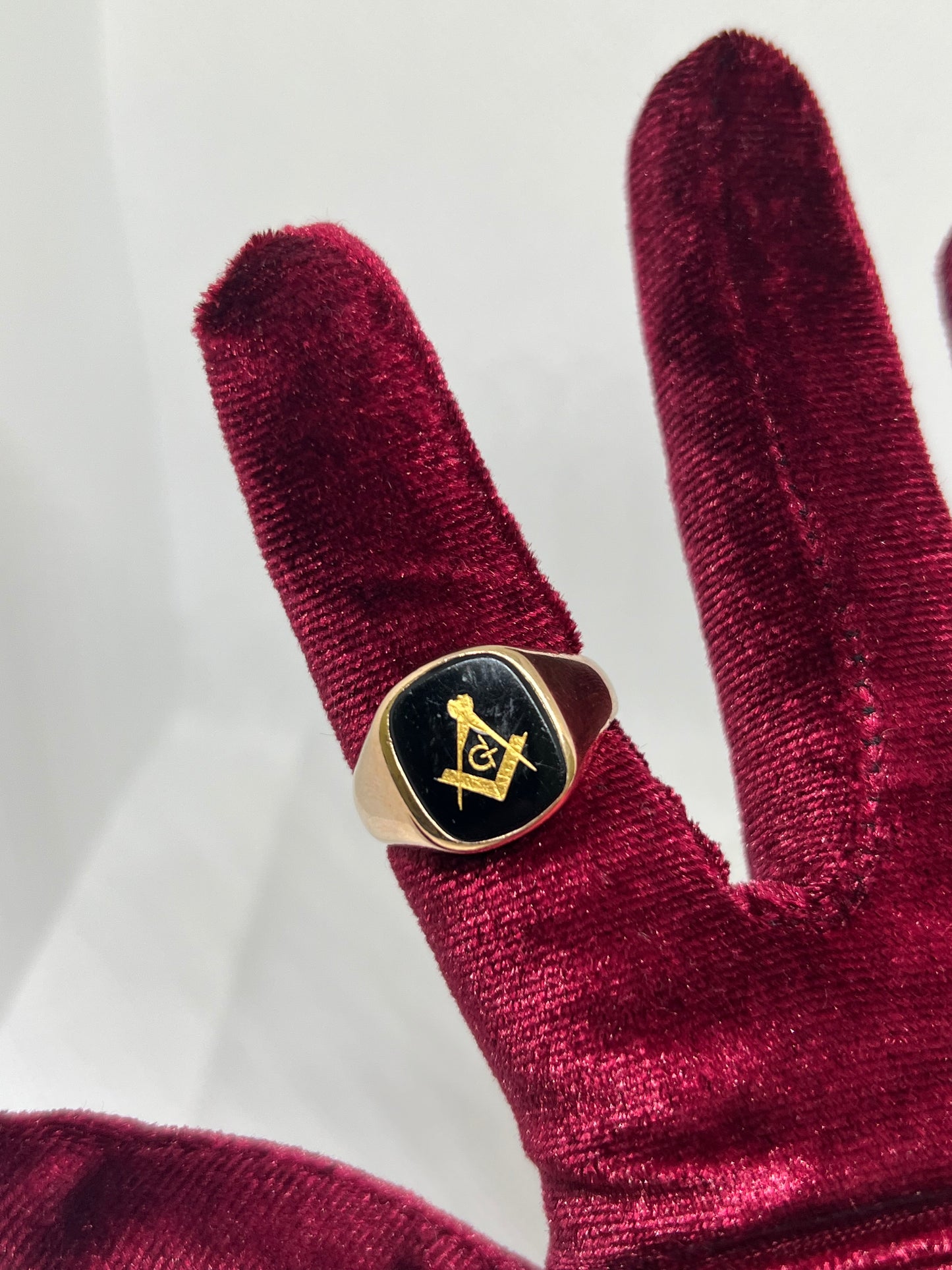 10K Solid Gold Masonic Ring - Chain Included