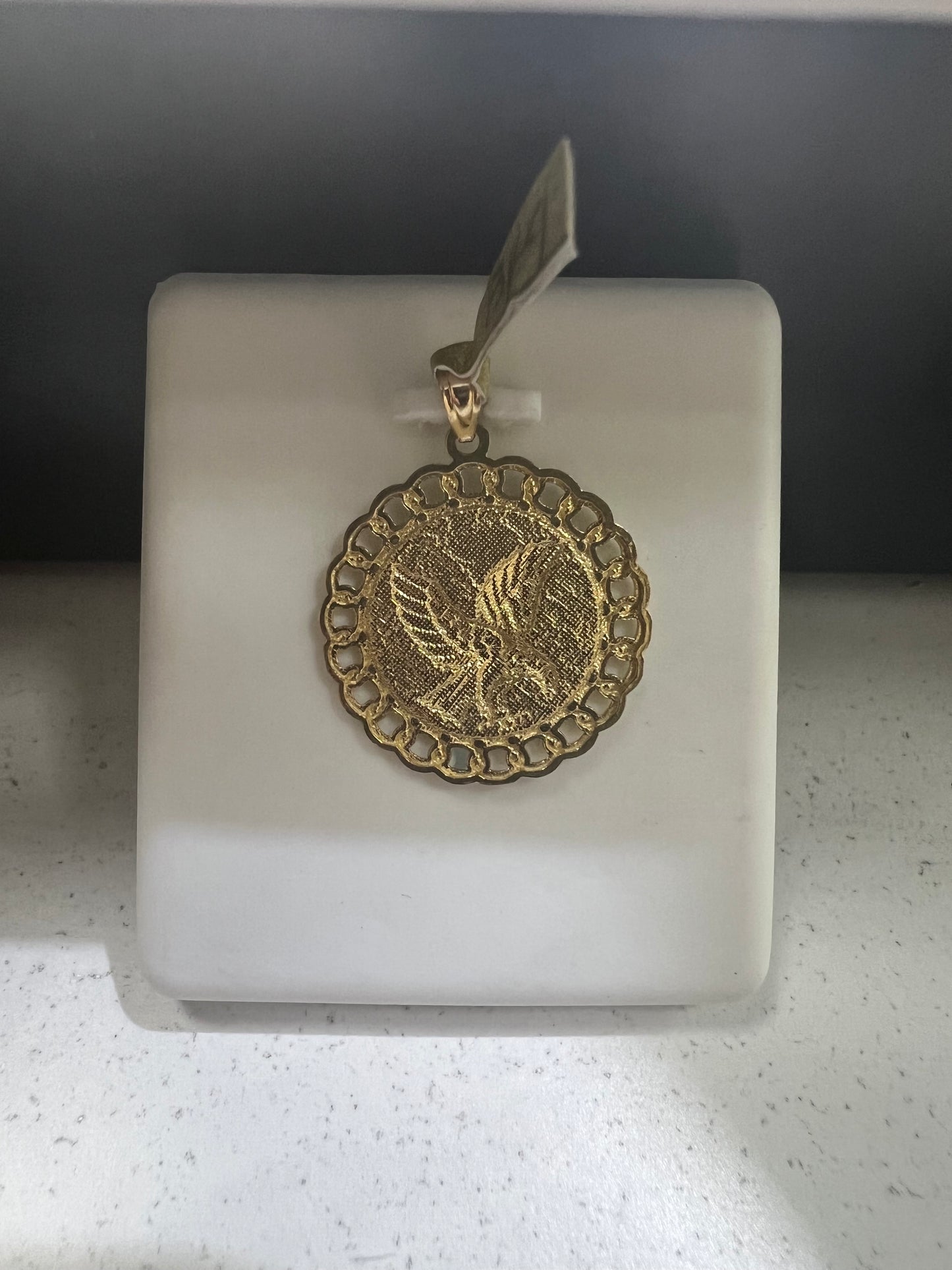 10K Eagle Circle Pendant