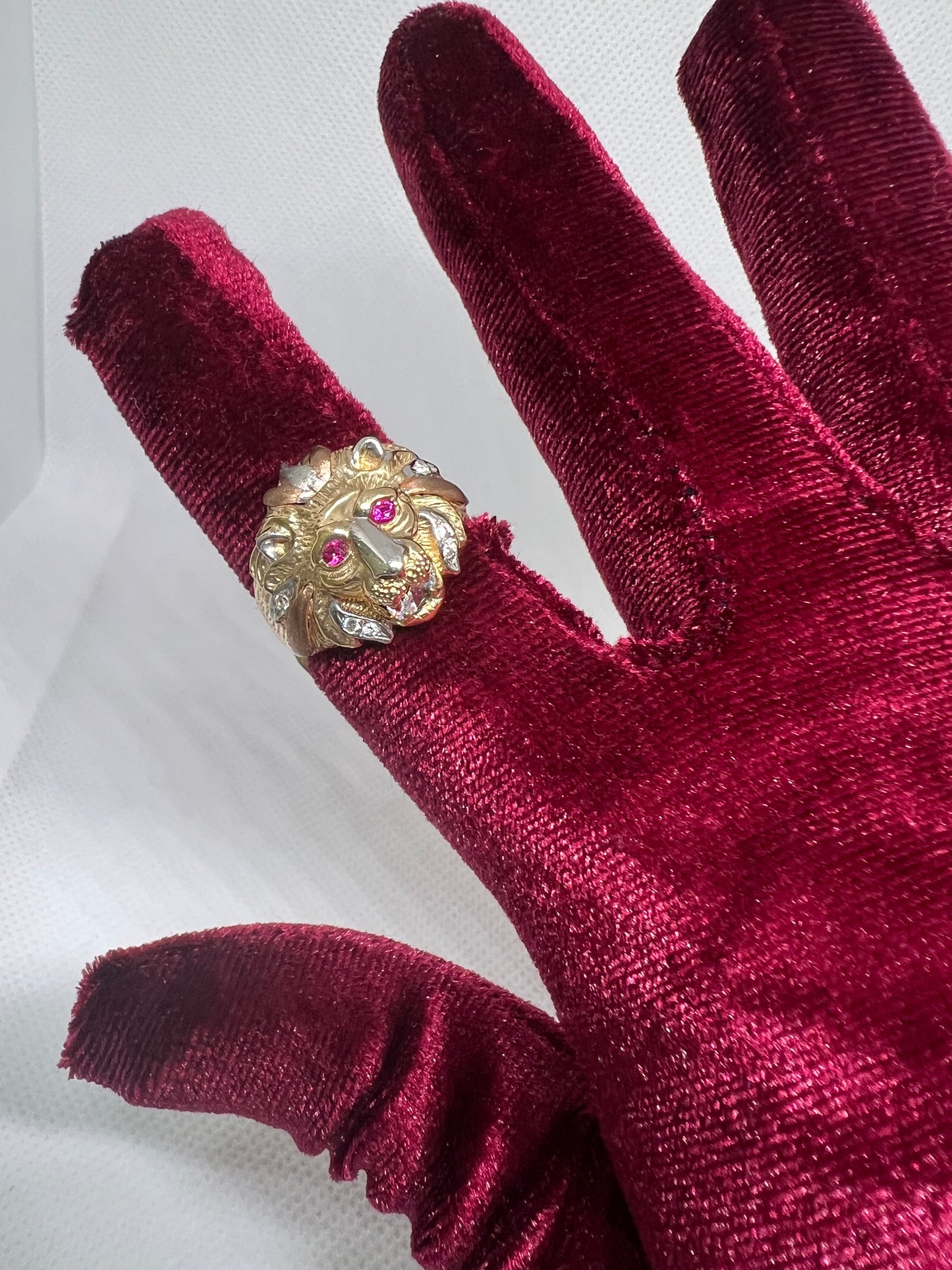10K Solid Gold Lion Ring - Chain Included