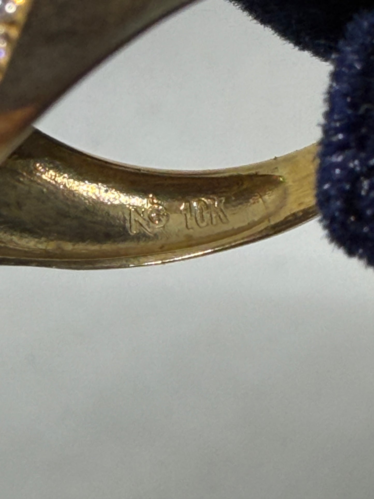 10K Solid Gold Glacier Eagle Ring - Size 10