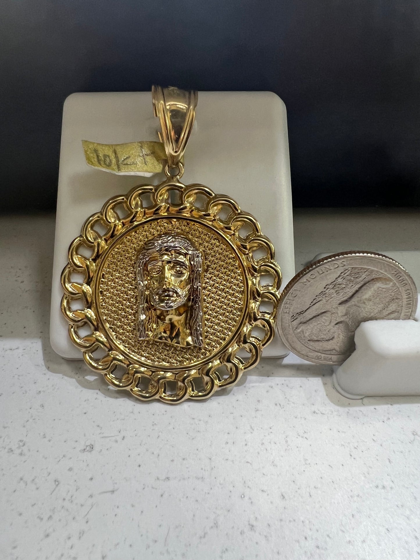 10K Gold Jesus Head Circle Pendant