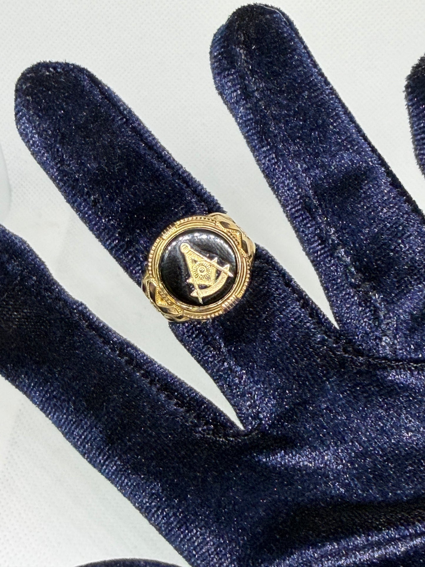 10K Solid Gold Black Onyx Masonic Ring - Size 10