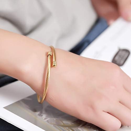 Adjustable Bangle in Yellow Gold