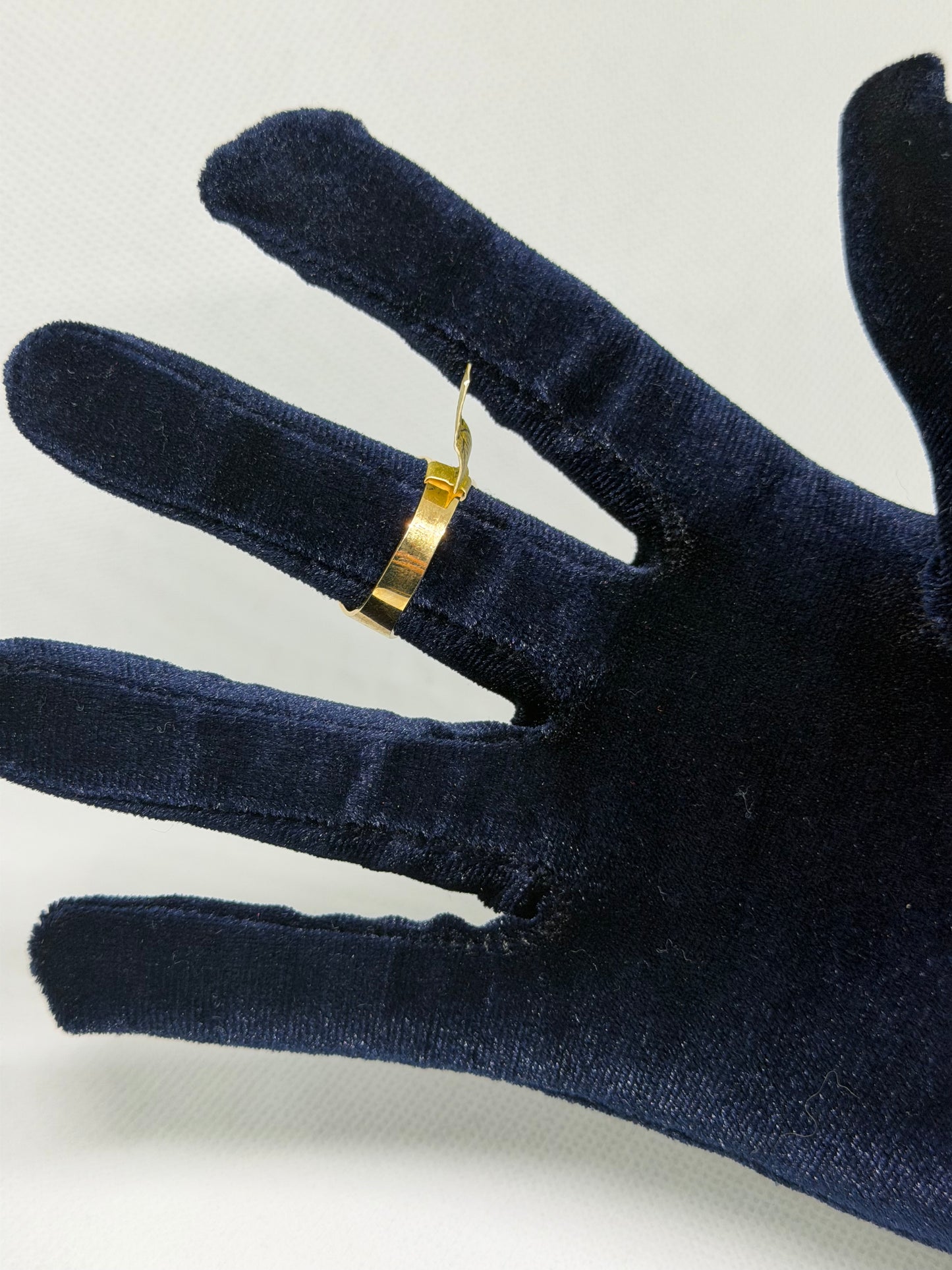 10K Solid Gold Purple Stone Ring - Size 10.5