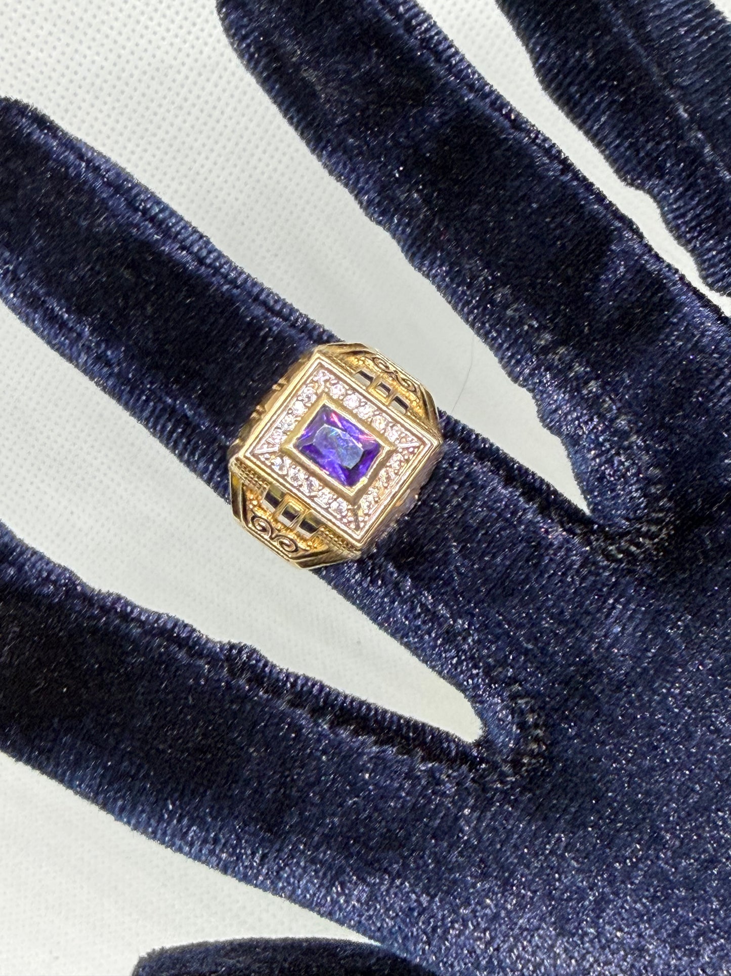 10K Solid Gold Purple Stone Ring - Size 10.5