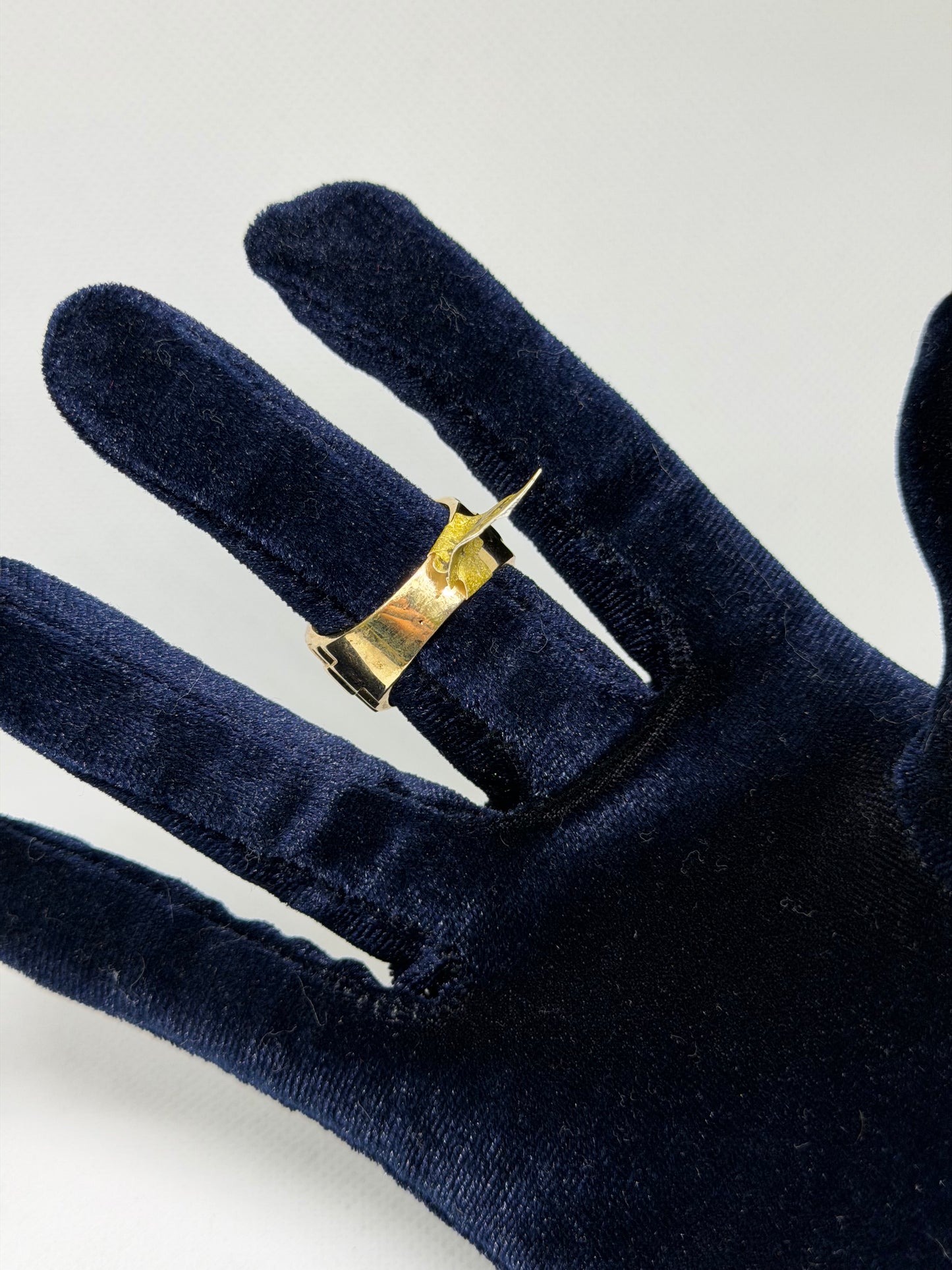 10K Solid Gold Praying Hands Ring - Size 11