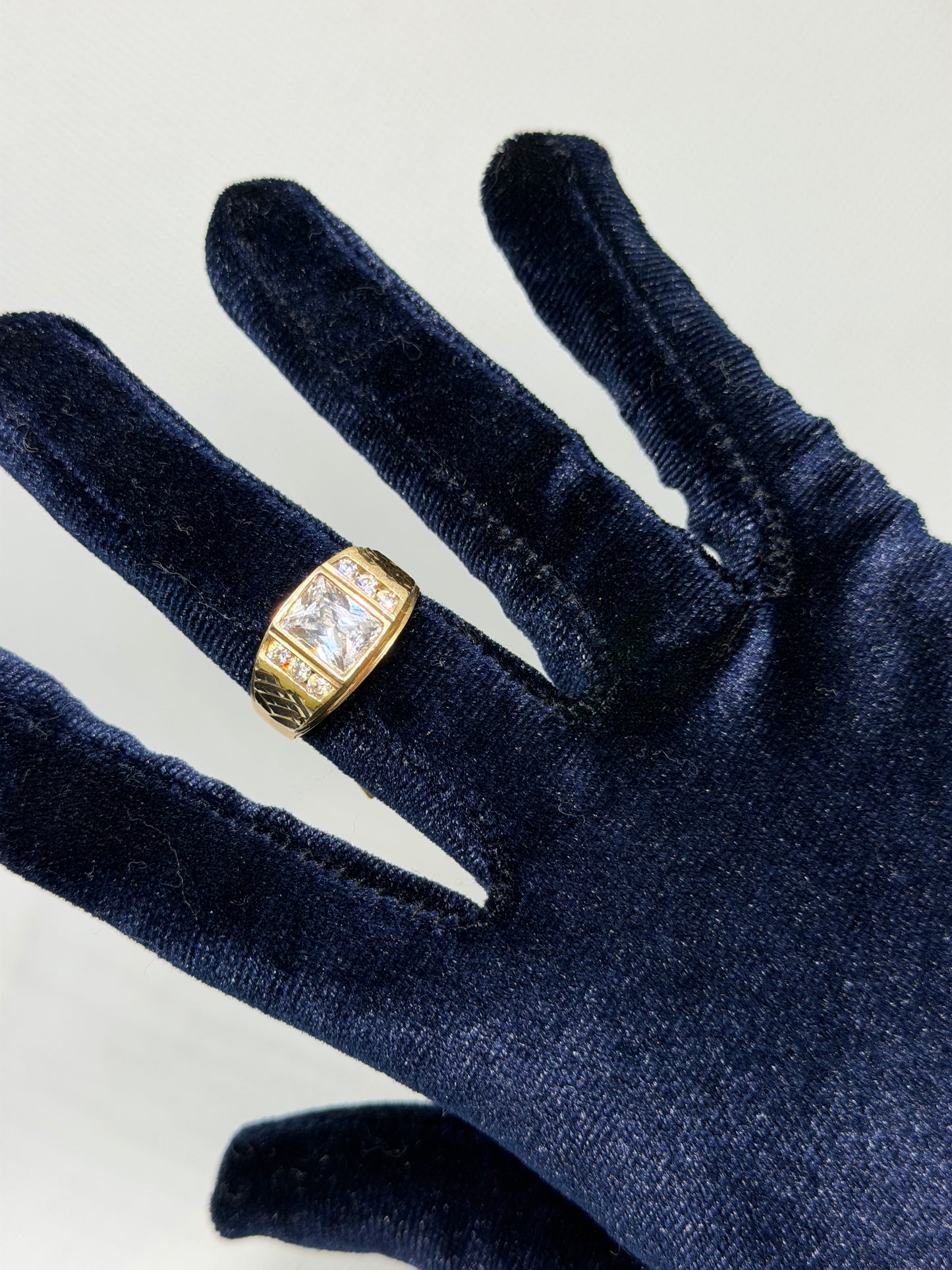 10K Solid Gold 3 Stone Glacier Ring - Size 10