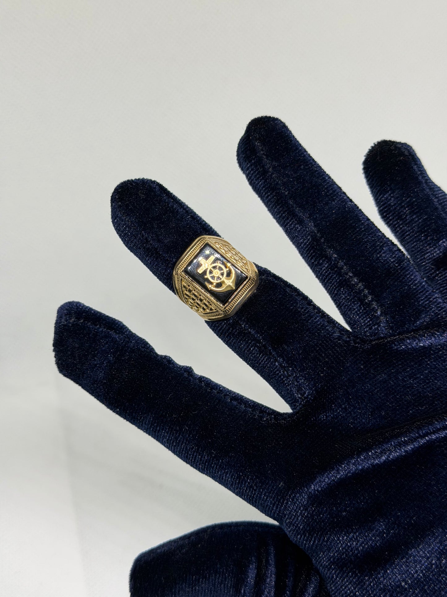 10K Solid Gold Anchor Ring - Size 8