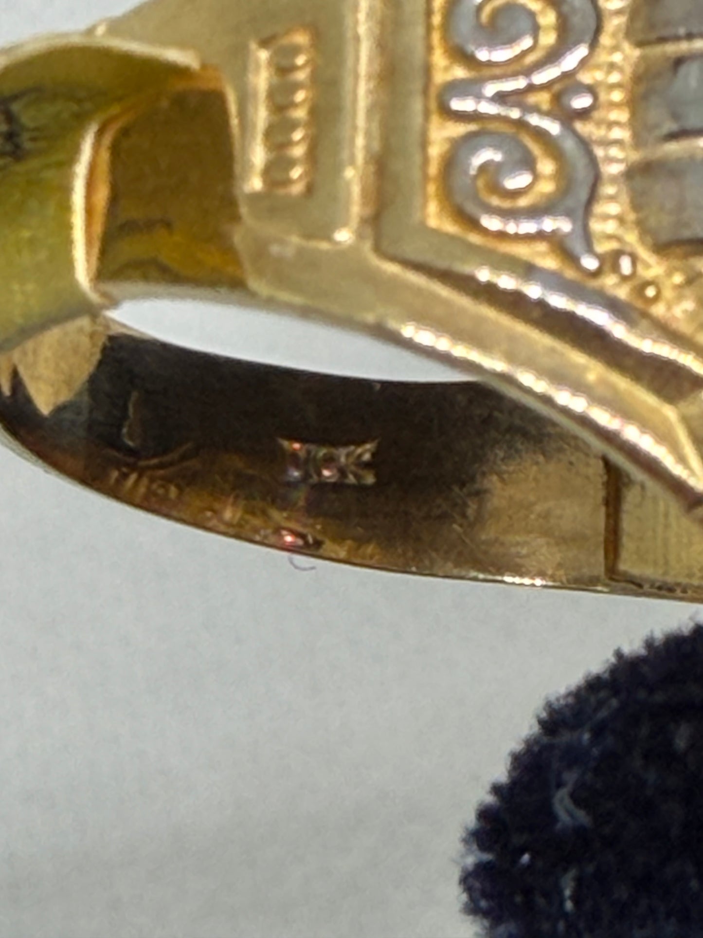 10K Solid Gold Purple Stone Ring - Size 10.5