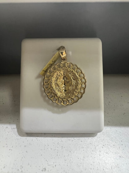 10K Gold Lion Circle Pendant