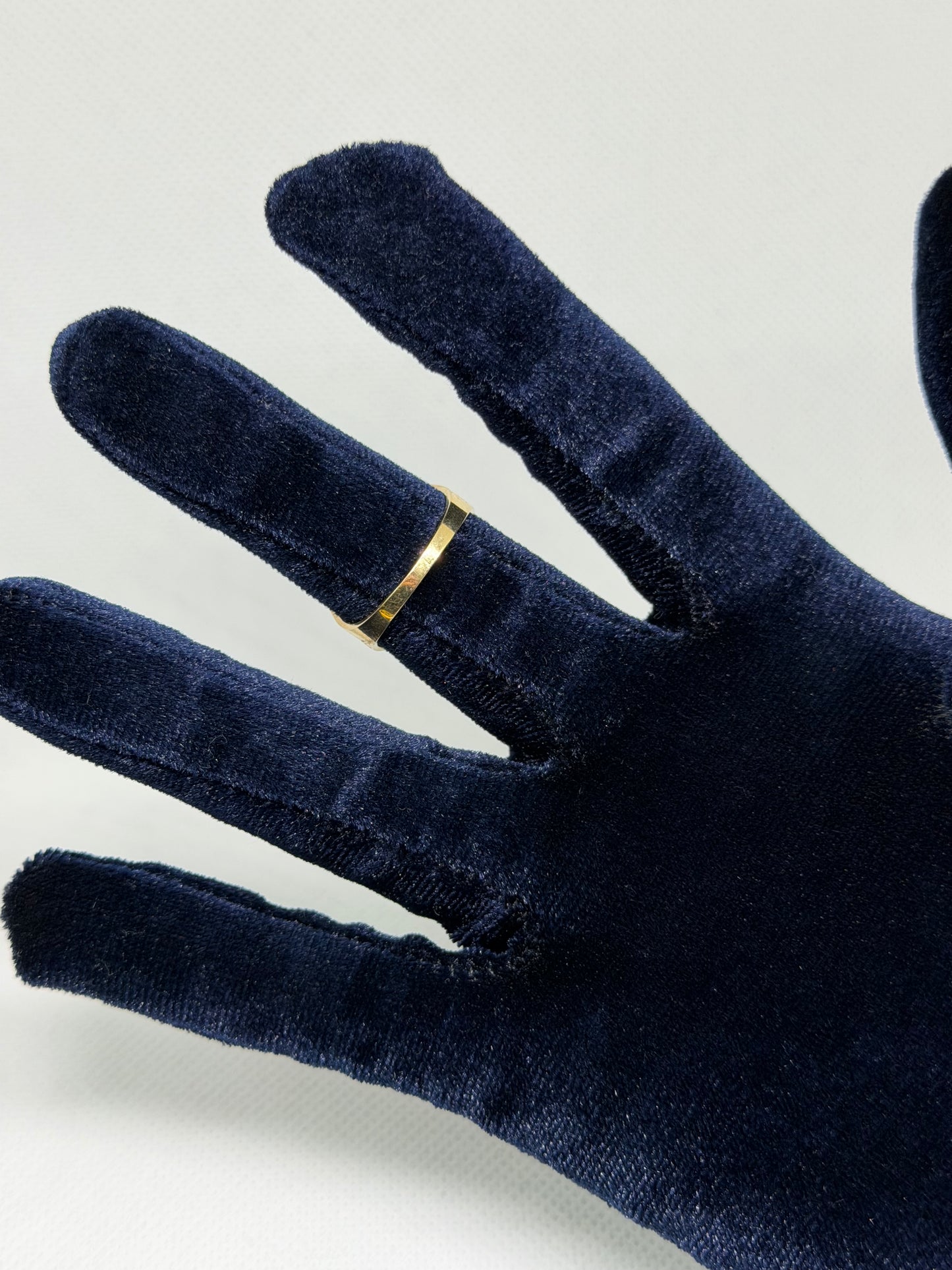 10K Solid Gold 9 Glacier Stone Ring - Size 10