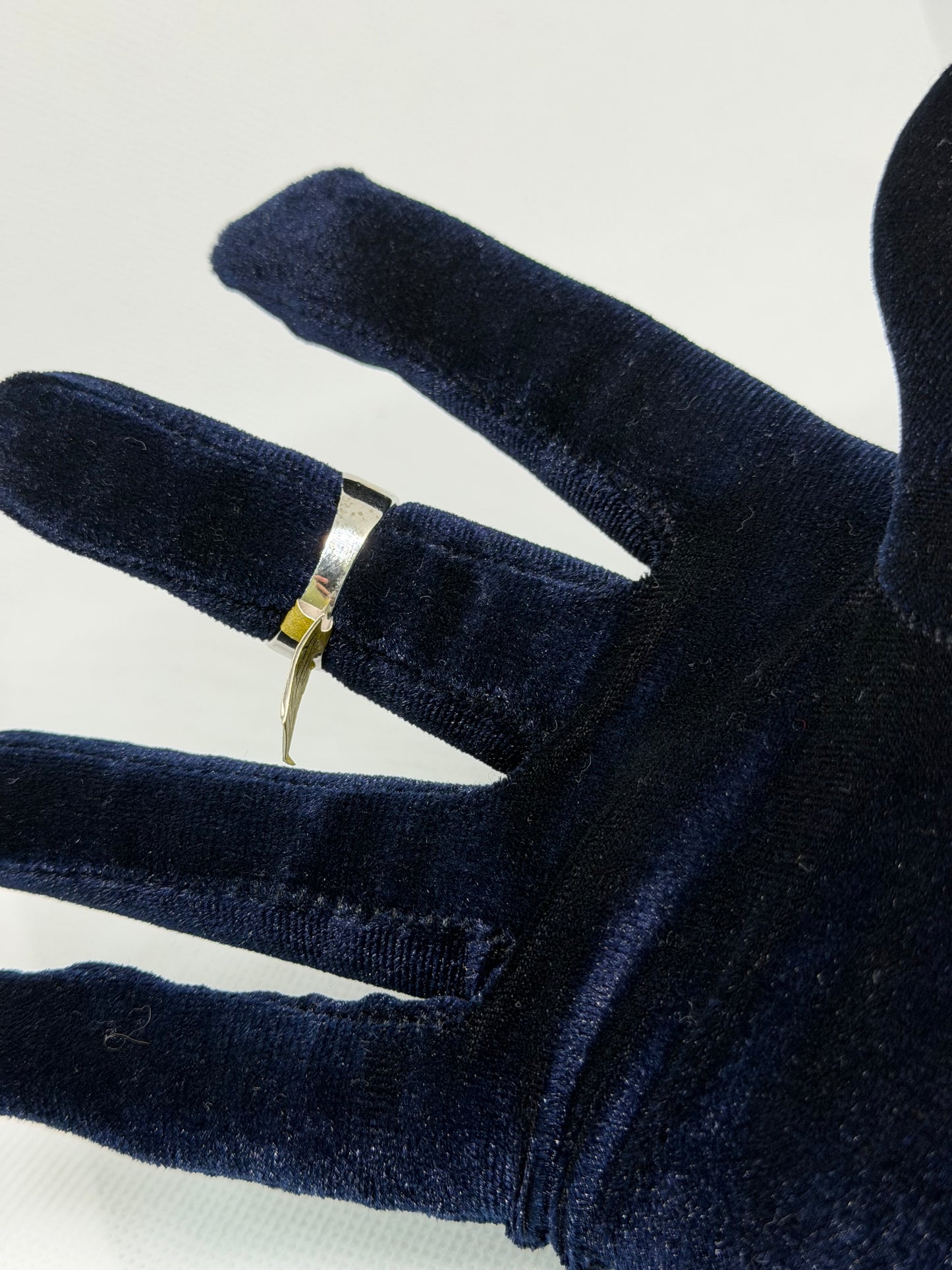 10K Solid White Gold Crucifix Ring - Size 9