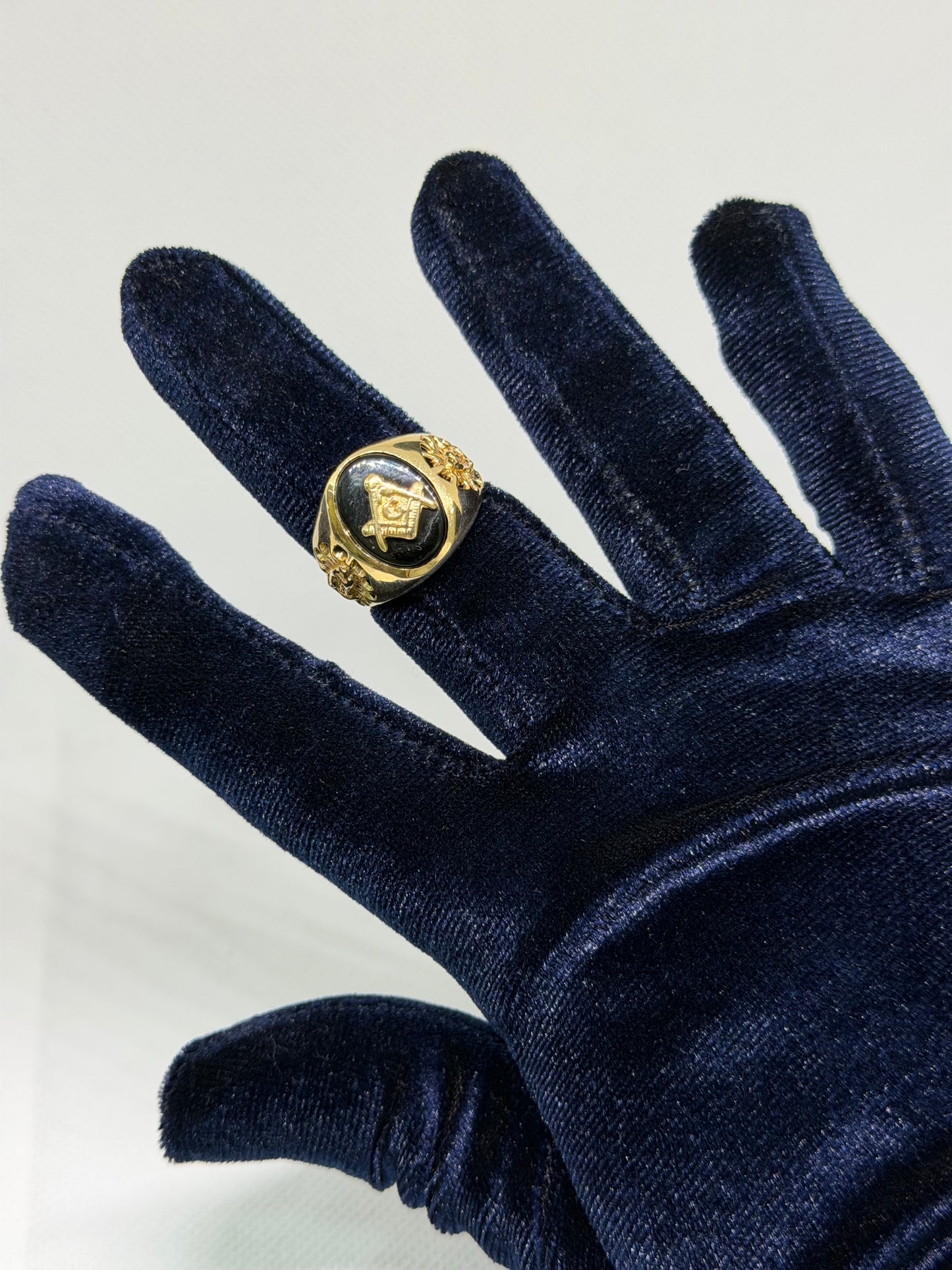 14K Solid Gold Masonic Ring Size 8